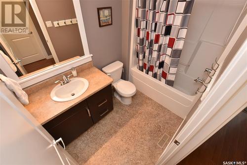 2077 Broder Street, Regina, SK - Indoor Photo Showing Bathroom