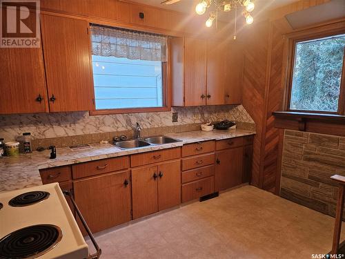 1237 Crescent Boulevard, Saskatoon, SK - Indoor Photo Showing Kitchen With Double Sink