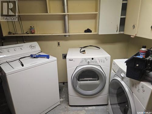 1237 Crescent Boulevard, Saskatoon, SK - Indoor Photo Showing Laundry Room