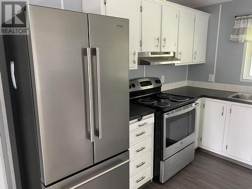 6446 Lynx Road, 100 Mile House, BC - Indoor Photo Showing Kitchen