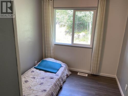 6446 Lynx Road, 100 Mile House, BC - Indoor Photo Showing Bedroom