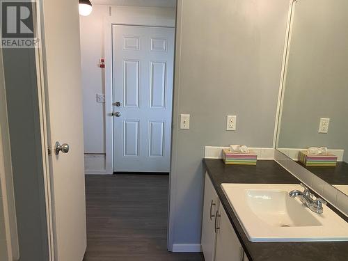 6446 Lynx Road, 100 Mile House, BC - Indoor Photo Showing Bathroom