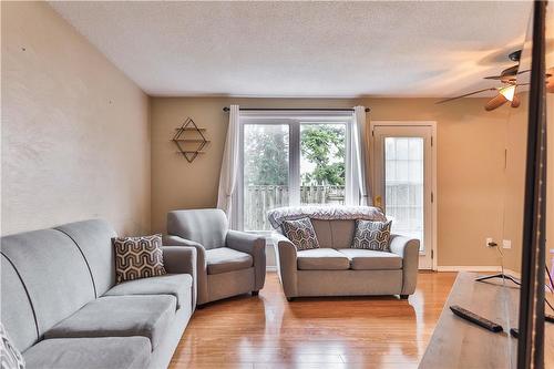 33 Rochelle Avenue|Unit #58, Hamilton, ON - Indoor Photo Showing Living Room