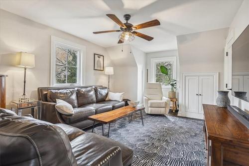 915 Condor Drive, Burlington, ON - Indoor Photo Showing Living Room