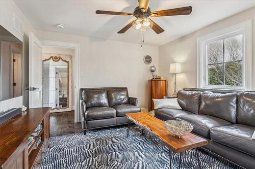 915 Condor Drive, Burlington, ON - Indoor Photo Showing Living Room