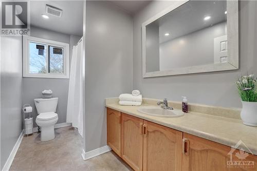 Main bathroom - 824 Russett Drive, Arnprior, ON - Indoor Photo Showing Bathroom