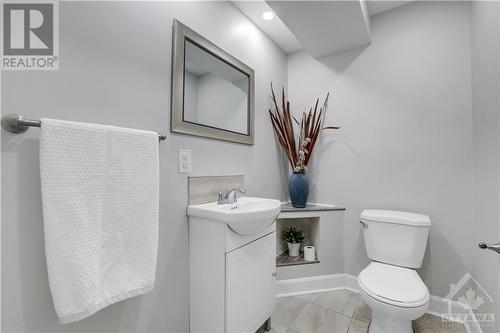 2-piece bath on lower level - 824 Russett Drive, Arnprior, ON - Indoor Photo Showing Bathroom