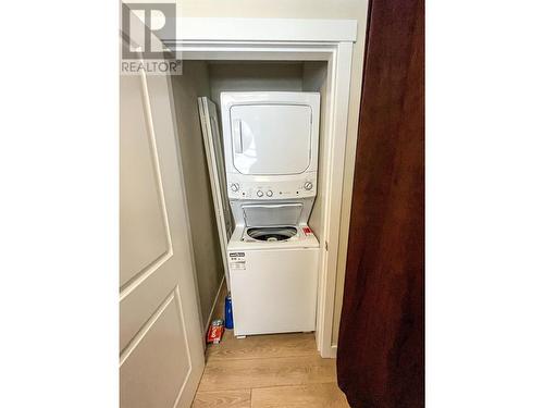 1481 Glenmore Road Unit# 104, Kelowna, BC - Indoor Photo Showing Laundry Room