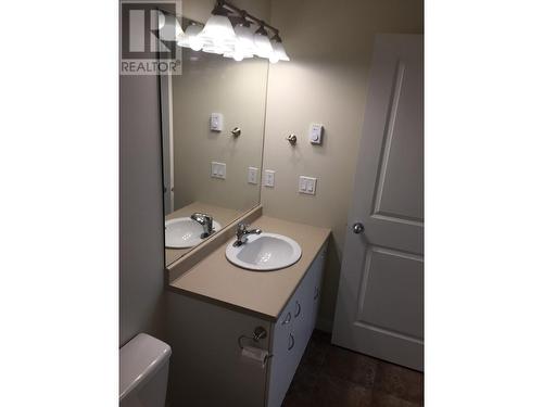 1481 Glenmore Road Unit# 104, Kelowna, BC - Indoor Photo Showing Bathroom