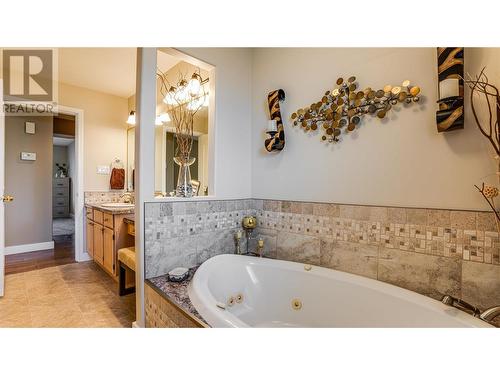 130 Overlook Place, Vernon, BC - Indoor Photo Showing Bathroom