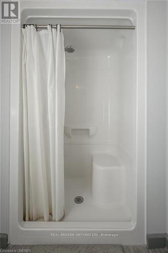 111 - 77 Leland Street, Hamilton, ON - Indoor Photo Showing Bathroom