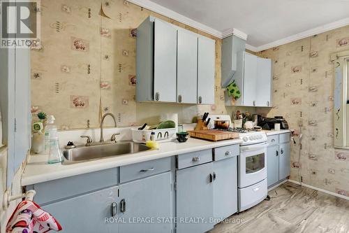29 New St, Hamilton, ON - Indoor Photo Showing Kitchen