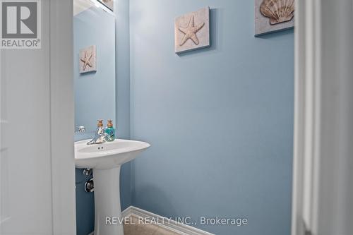 45 Roselawn Cres, Welland, ON - Indoor Photo Showing Bathroom