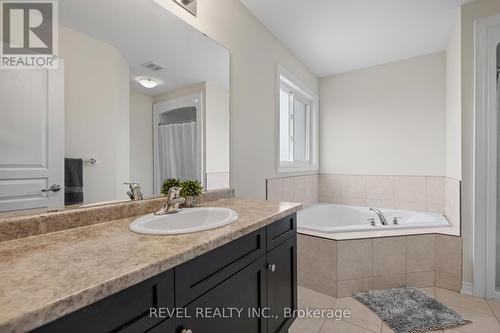 45 Roselawn Cres, Welland, ON - Indoor Photo Showing Bathroom