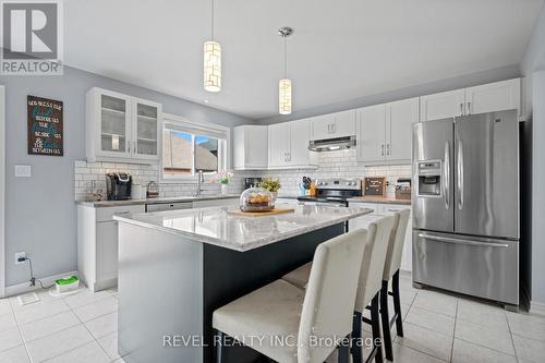 45 Roselawn Cres, Welland, ON - Indoor Photo Showing Kitchen With Upgraded Kitchen