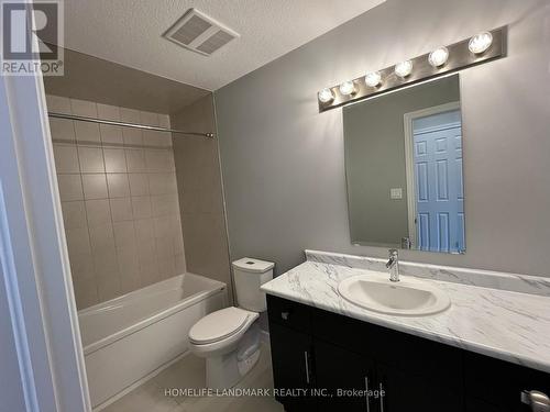8 Lomond Lane, Kitchener, ON - Indoor Photo Showing Bathroom