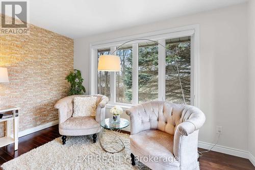6849 Carmella Pl, Niagara Falls, ON - Indoor Photo Showing Living Room