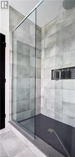 209 Merritt Court, North Middlesex, ON - Indoor Photo Showing Bathroom