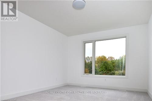 209 Merritt Crt, North Middlesex, ON - Indoor Photo Showing Other Room