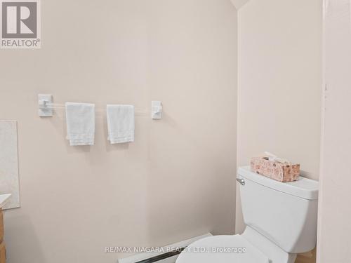 378 Willowood Ave, Fort Erie, ON - Indoor Photo Showing Bathroom