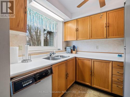 378 Willowood Ave, Fort Erie, ON - Indoor Photo Showing Kitchen With Double Sink
