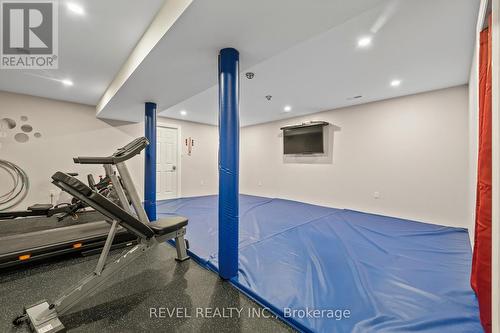 17 Las Rd S, West Lincoln, ON - Indoor Photo Showing Gym Room