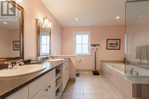 5101 Mount Nemo Cres, Burlington, ON - Indoor Photo Showing Bathroom