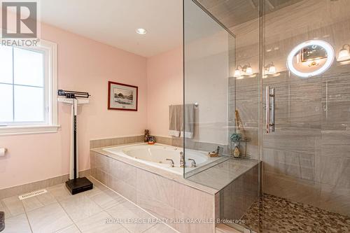 5101 Mount Nemo Cres, Burlington, ON - Indoor Photo Showing Bathroom