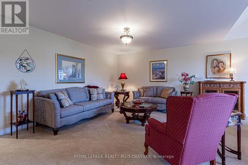 5101 Mount Nemo Cres, Burlington, ON - Indoor Photo Showing Living Room