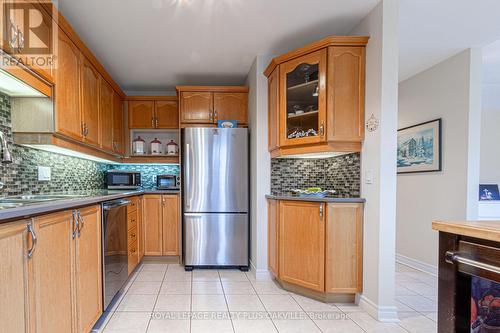 5101 Mount Nemo Crescent, Burlington, ON - Indoor Photo Showing Kitchen