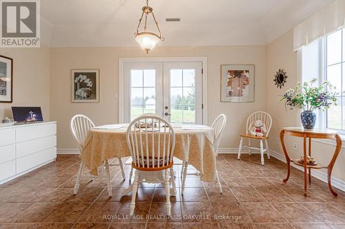5101 Mount Nemo Crescent, Burlington, ON - Indoor Photo Showing Dining Room