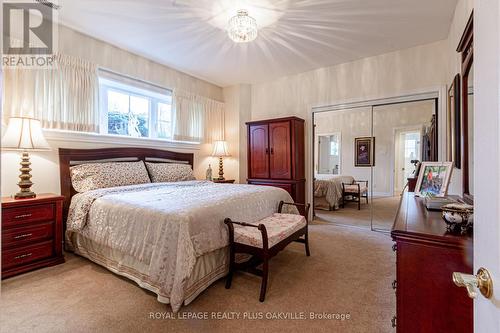 5101 Mount Nemo Cres, Burlington, ON - Indoor Photo Showing Bedroom