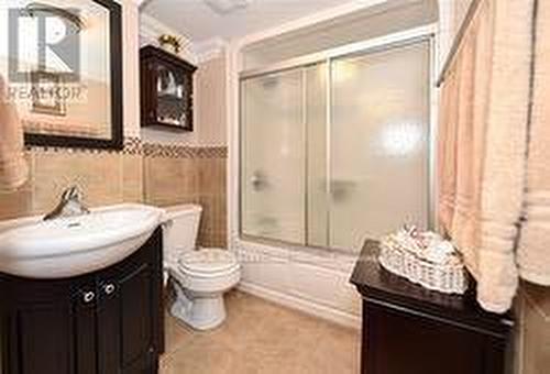 189 Milkweed Way, Oakville, ON - Indoor Photo Showing Bathroom