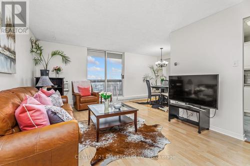 907 - 1100 Caven Street, Mississauga, ON - Indoor Photo Showing Living Room