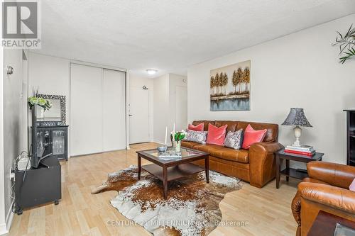 #907 -1100 Caven St, Mississauga, ON - Indoor Photo Showing Living Room