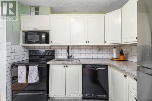 907 - 1100 Caven Street, Mississauga, ON - Indoor Photo Showing Kitchen