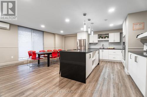 907 - 1100 Caven Street, Mississauga, ON - Indoor Photo Showing Kitchen With Upgraded Kitchen