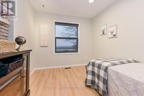 6138 Trafalgar Road, Erin, ON - Indoor Photo Showing Bedroom