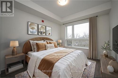 #507 -320 Plains Rd E, Burlington, ON - Indoor Photo Showing Bedroom