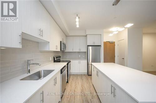 #507 -320 Plains Rd E, Burlington, ON - Indoor Photo Showing Kitchen With Upgraded Kitchen