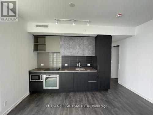 4003 - 1000 Portage Parkway, Vaughan, ON - Indoor Photo Showing Kitchen