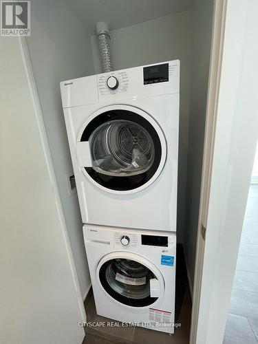 4003 - 1000 Portage Parkway, Vaughan, ON - Indoor Photo Showing Laundry Room