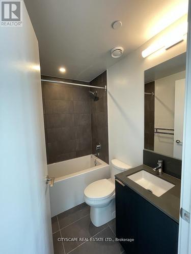 4003 - 1000 Portage Parkway, Vaughan, ON - Indoor Photo Showing Bathroom