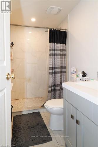 27 Madeleine St, Kitchener, ON - Indoor Photo Showing Bathroom
