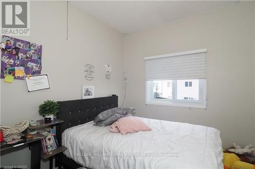 27 Madeleine St, Kitchener, ON - Indoor Photo Showing Bedroom
