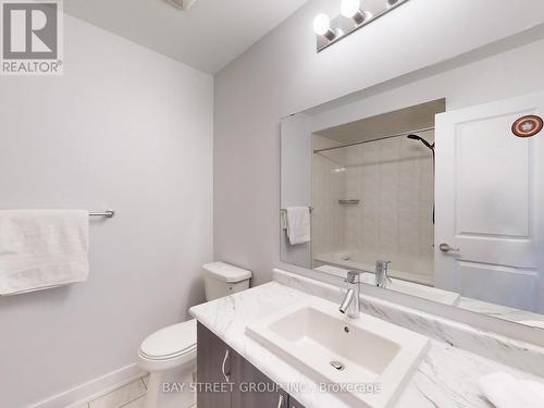 40 Helliwell Cres, Richmond Hill, ON - Indoor Photo Showing Bathroom