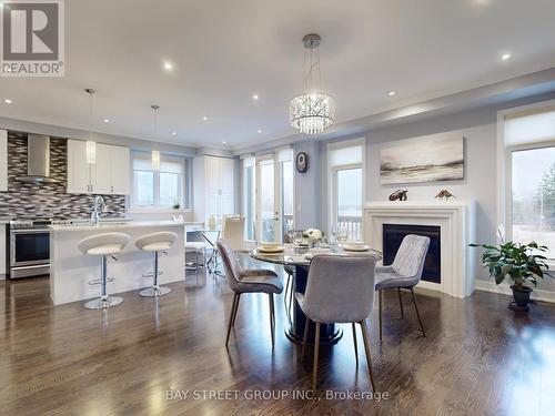 40 Helliwell Cres, Richmond Hill, ON - Indoor Photo Showing Dining Room