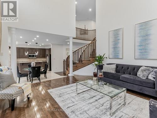 5 Forestbrook Drive, Markham, ON - Indoor Photo Showing Living Room