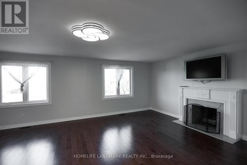 75 Somerset Cres, Richmond Hill, ON - Indoor With Fireplace