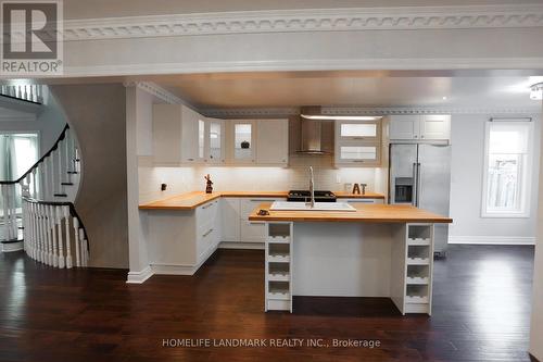 75 Somerset Cres, Richmond Hill, ON - Indoor Photo Showing Kitchen